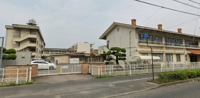 小学校　倉敷市立大高小学校（小学校）まで671m