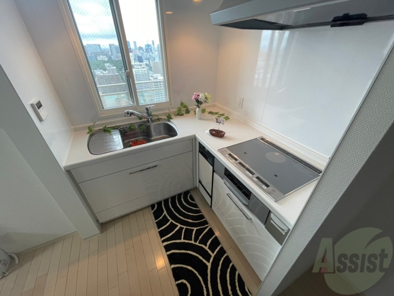 キッチン　洗い場が大きくて洗い物もしやすそうです。