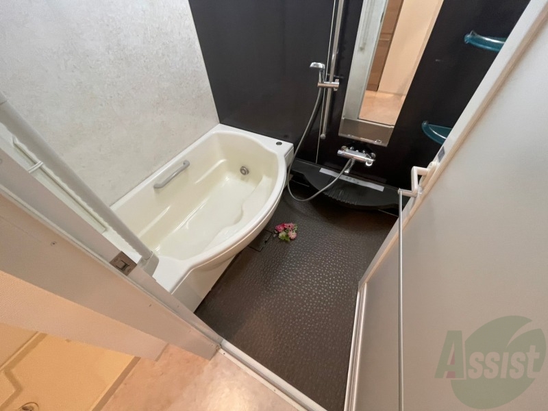 バス・シャワールーム　お風呂になります。一日の疲れを癒してくださいね。