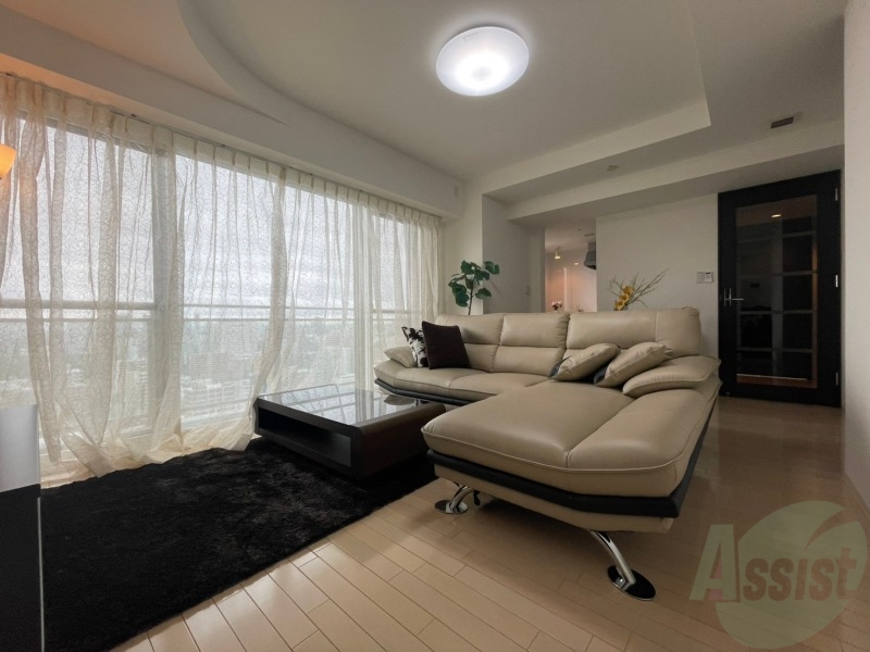 居室・リビング　広くてキレイなお部屋が広がっていて、充実した生活が送れそう。