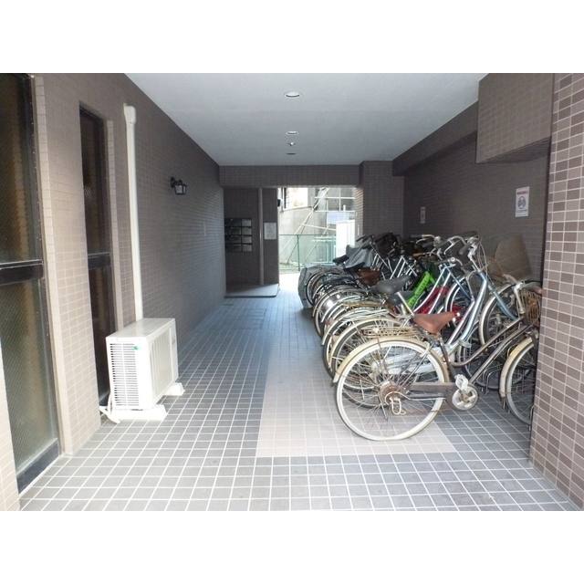 その他共有部分　☆エントランス前にある駐輪場☆