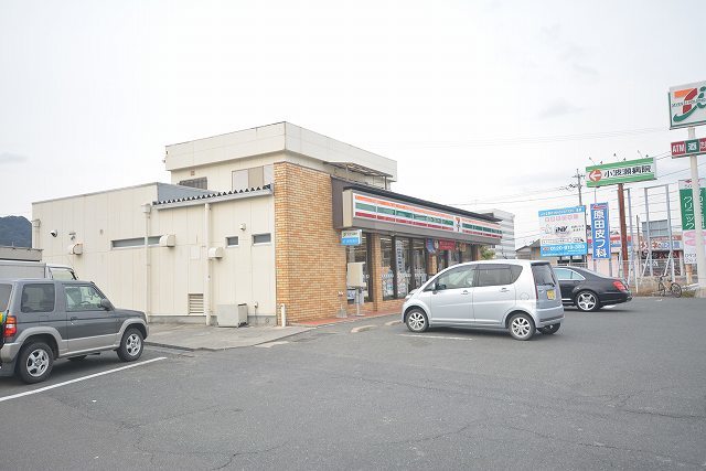 コンビニ　セブン福岡苅田小波瀬店（コンビニ）まで220m
