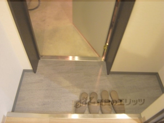 玄関　右に下駄箱設置予定