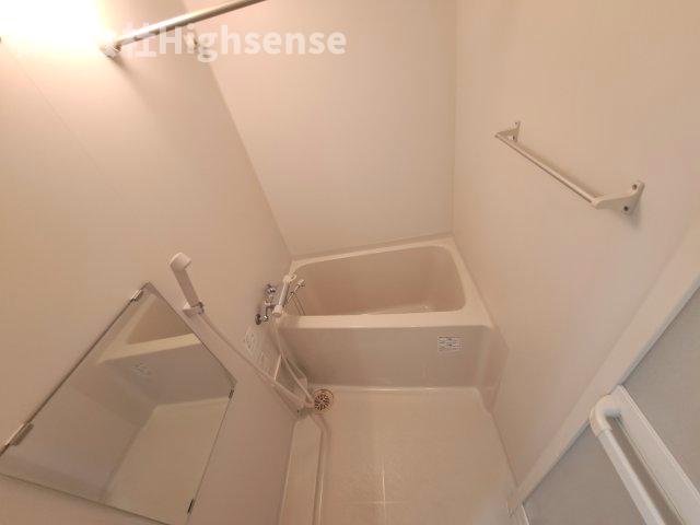 バス・シャワールーム　コンパクトで使いやすいお風呂です