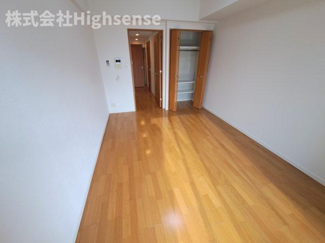 その他部屋・スペース　開放的な寝室です