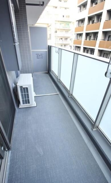 バルコニー　暖かな日差しのふりそそぐバルコニー