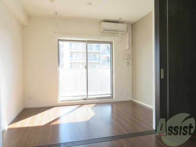 居室・リビング　明るい光が差し込む素敵なお部屋ですね～。