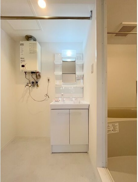 洗面設備　シャワードレッサー付きです！