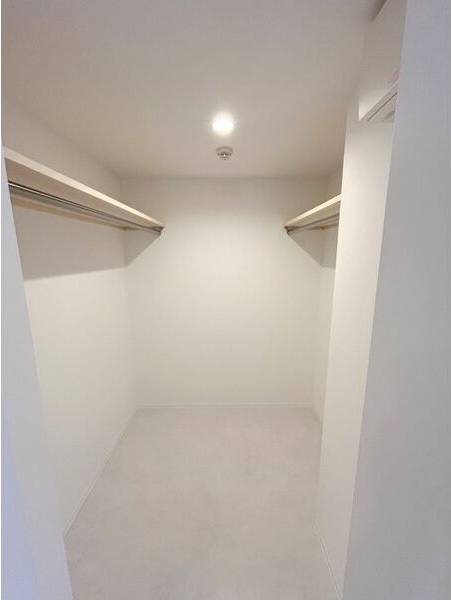 収納　収納力のあるウォークインクローゼットです！