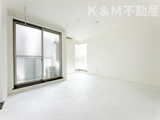 バルコニー　開放的で明るい空間を演出してくれるバルコニーです