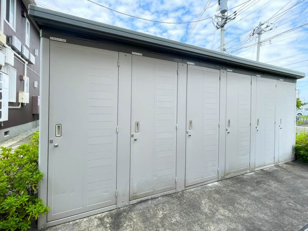 建物外観　ストッカー