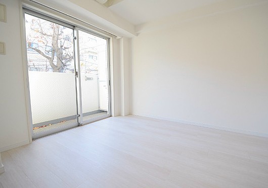 居室・リビング　6.0帖のきれいな洋室。