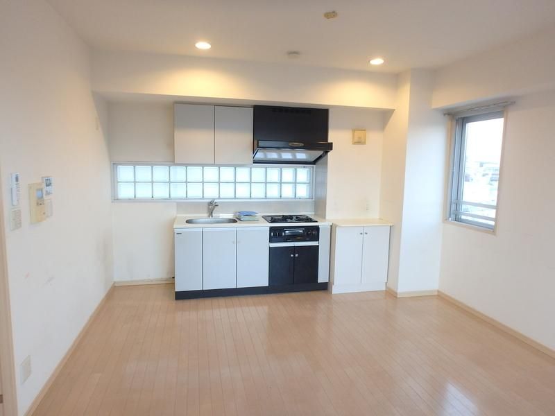 居室・リビング　写真は同タイプ住居です。