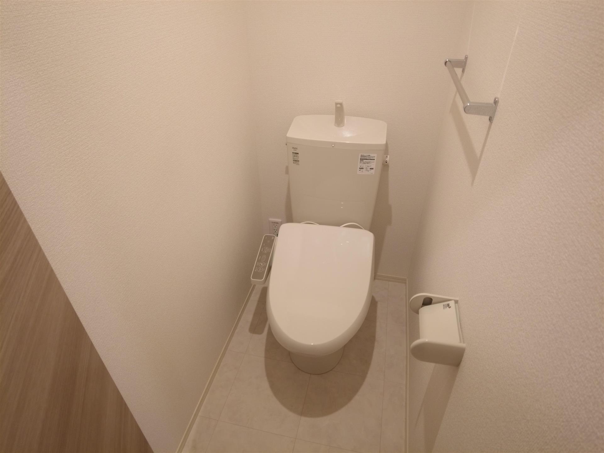 トイレ　温水洗浄暖房便座