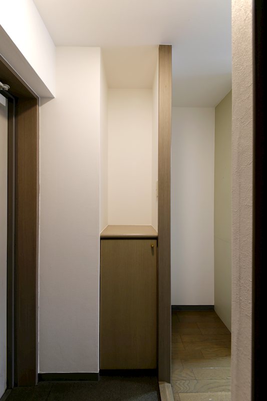 収納　5段収納シューズボックスが備わります。