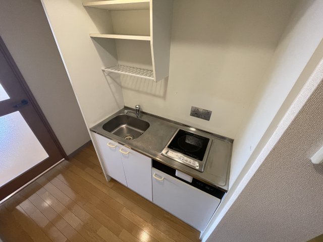 キッチン　キッチンはお掃除のしやすいIHタイプです