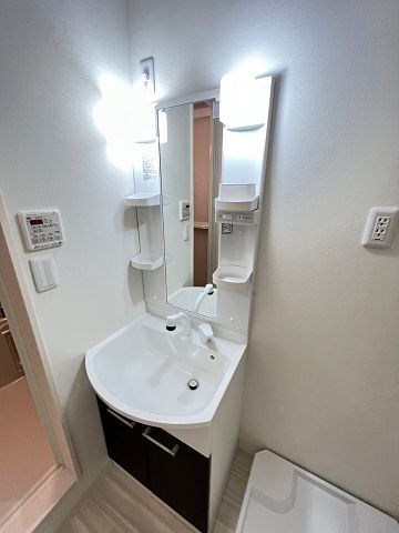 洗面設備　コンパクトで使いやすい洗面所