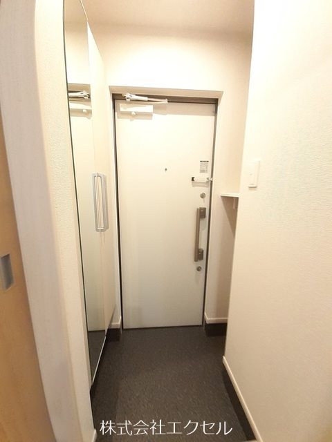 玄関　シューズBOX完備の玄関です。