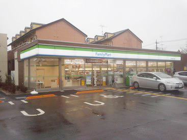 コンビニ　ファミリーマート 川口中青木5丁目店（コンビニ）まで172m