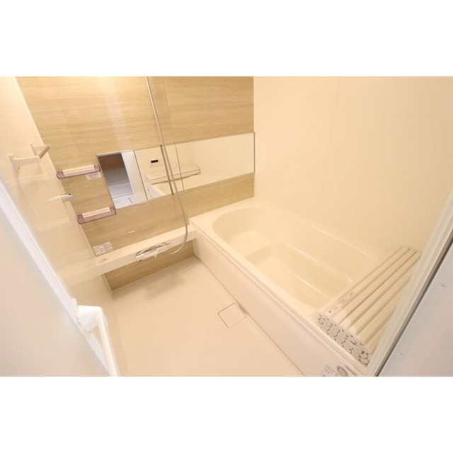 バス・シャワールーム　ゆったりとしたバスルーム