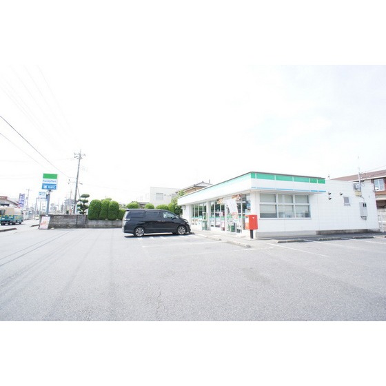 コンビニ　ファミリーマート水戸石川店（コンビニ）まで131m