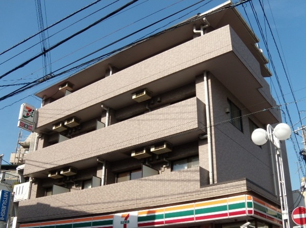 建物外観　「最寄り駅から徒歩４分の駅近です。」