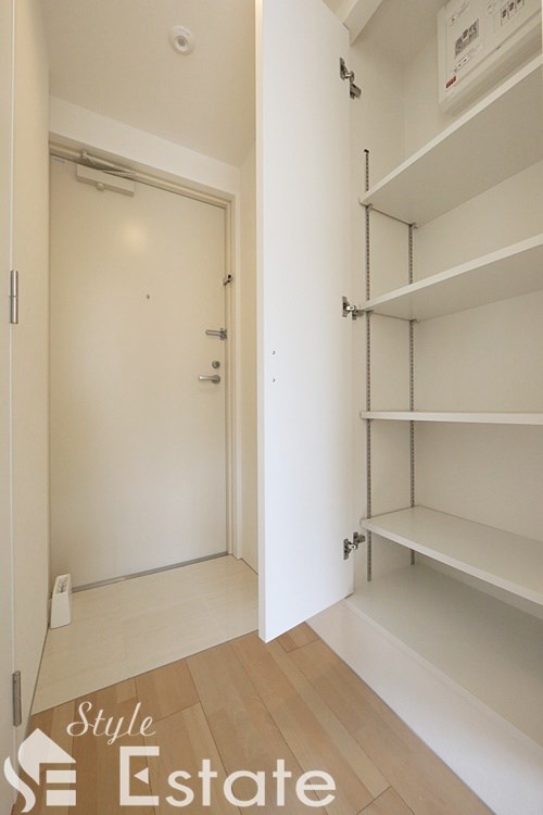 玄関　シューズボックス付