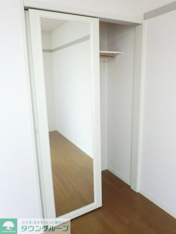 収納　姿見付きクローゼット