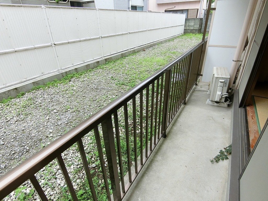 バルコニー　前面棟との距離があります。