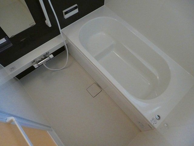 バス・シャワールーム　広めの１坪風呂です。（追焚き・浴室乾燥機付き）