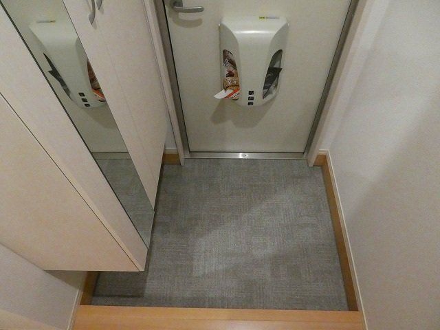 玄関　玄関にシューズボックスがあります。