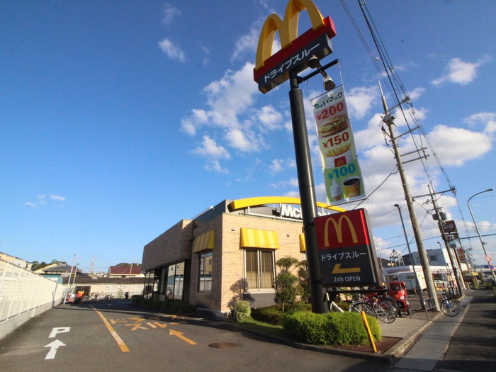 飲食店　マクドナルド 外環寝屋川店（飲食店）まで826m