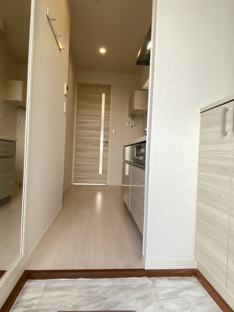 玄関　※他号室の参考写真になります。