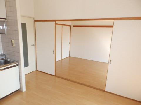 居室・リビング　室内
