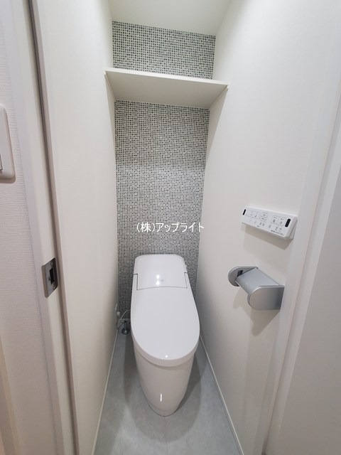 トイレ　温水洗浄便座付き