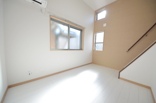居室・リビング　～明るいお部屋ですっ～