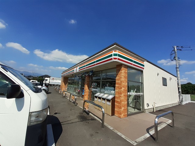 コンビニ　セブンイレブン前橋西大室町店（コンビニ）まで400m