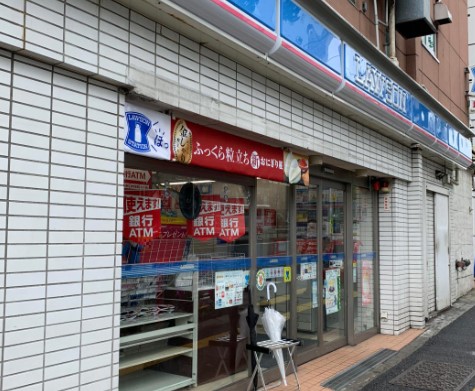 コンビニ　ローソン新宿医大通店（コンビニ）まで157m