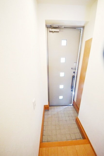 玄関　弊社は都内全域の物件をご紹介可能です！