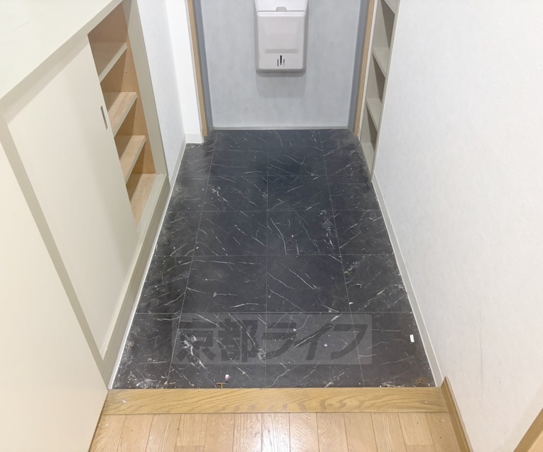 トイレ　トイレの棚は便利ですね。