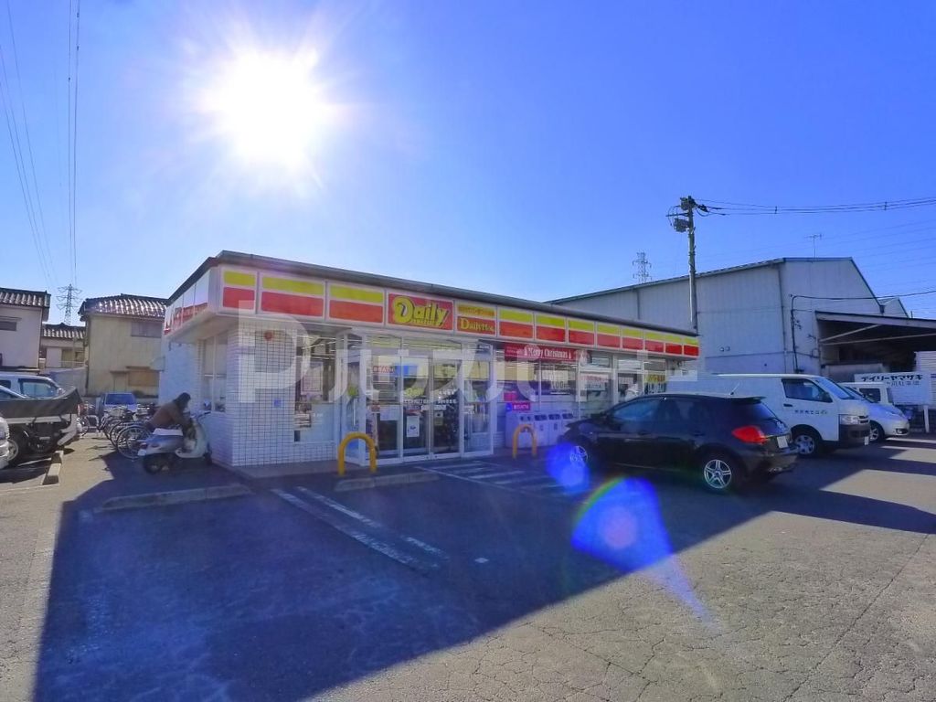 コンビニ　デイリーヤマザキ足立西伊興2丁目店（コンビニ）まで480m