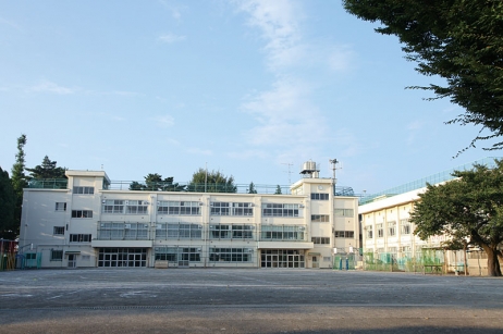 小学校　杉並区立久我山小学校（小学校）まで478m