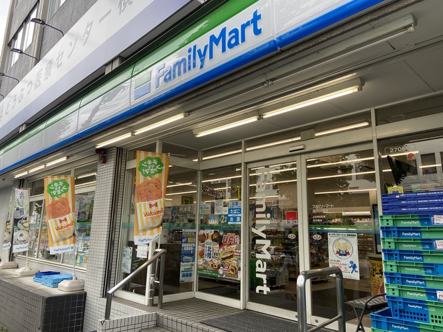 コンビニ　ファミリーマート横浜沢渡店（コンビニ）まで587m