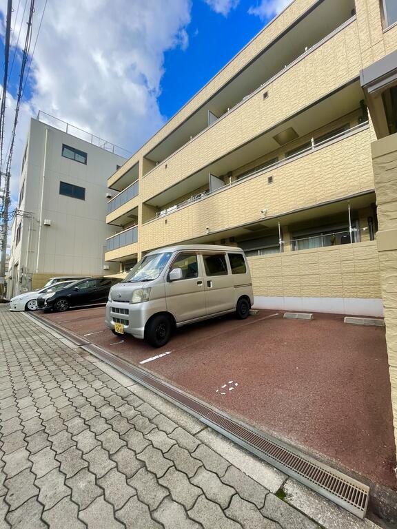 駐車場　駐車場