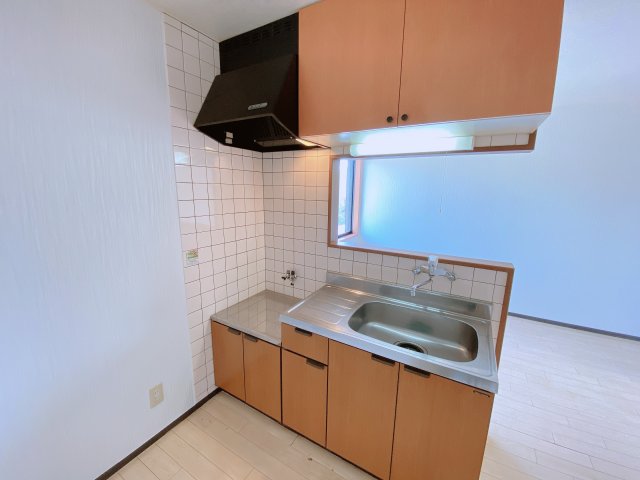 キッチン　別部屋同間取りのお写真となります。参考にご覧くださいませ。別