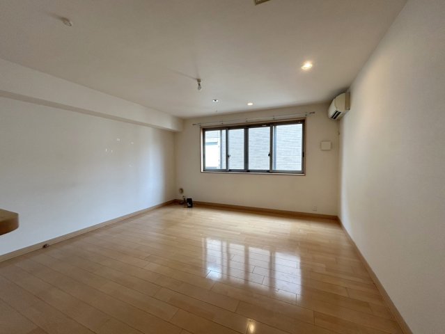 居室・リビング　★明るいフローリングの角部屋です★