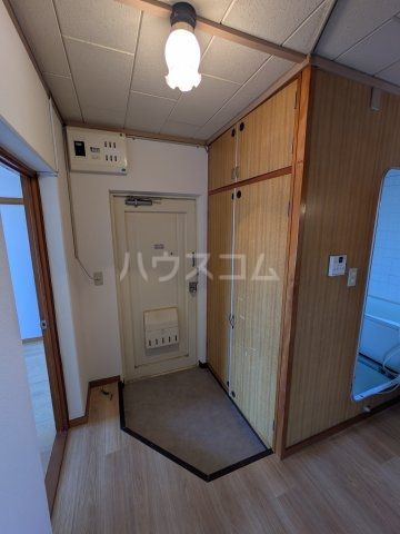 中根マンションFの玄関写真