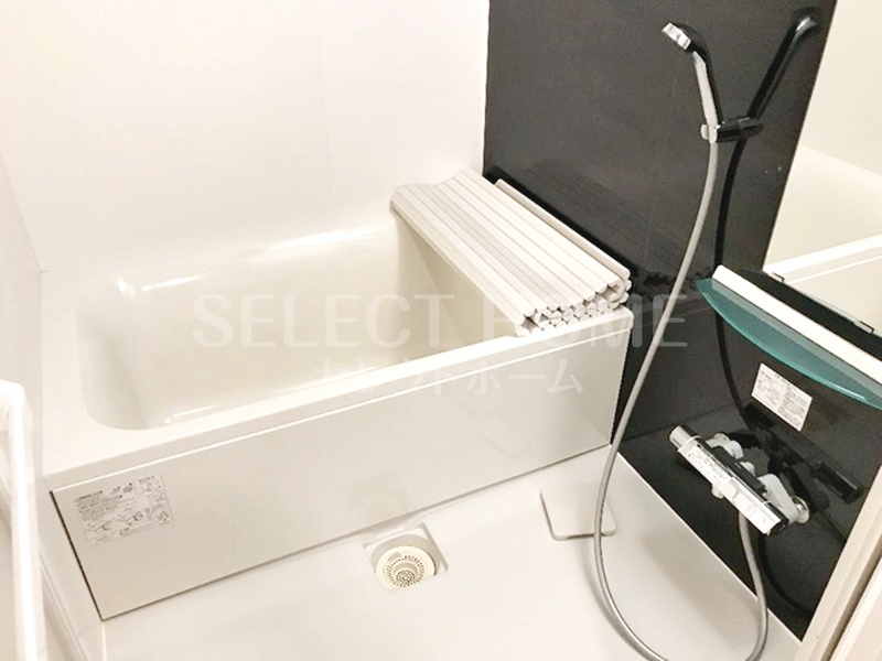 バス・シャワールーム　コンパクトで使いやすいお風呂です