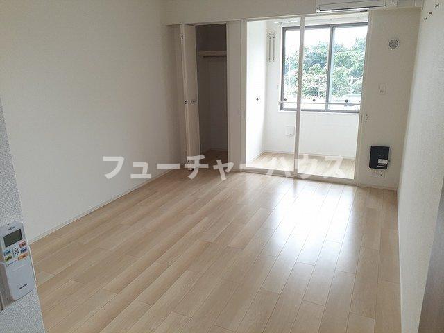 居室・リビング　明るい色調の室内です