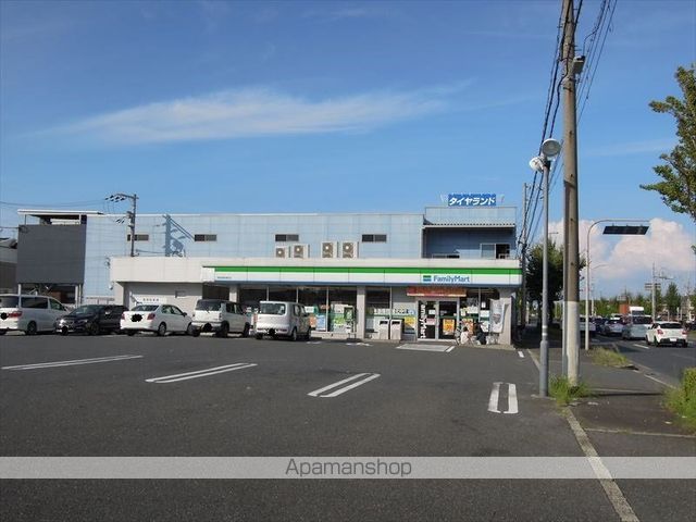 コンビニ　ファミリーマート（コンビニ）まで570m